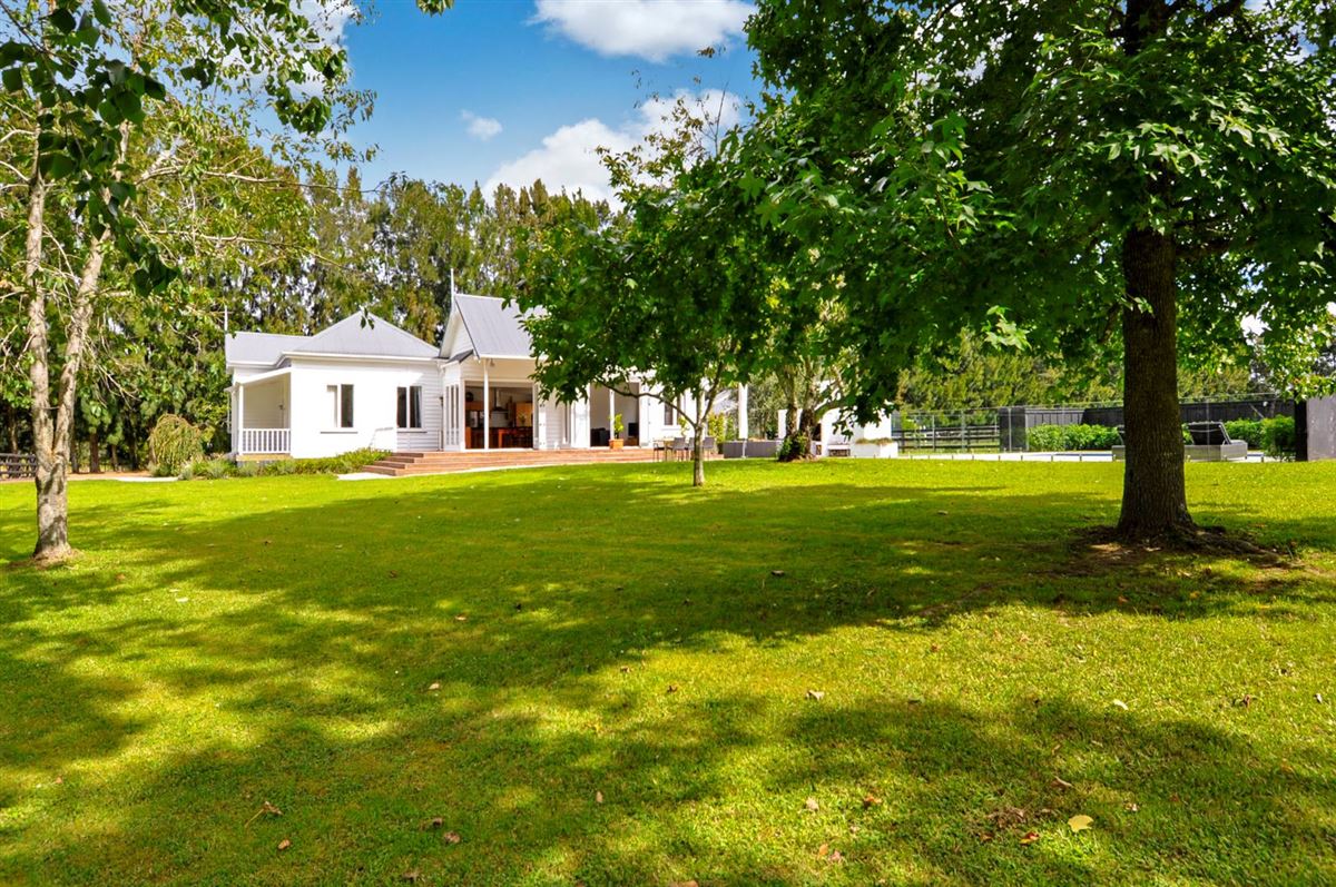 WONDERFUL COUNTRYSIDE LIVING IN KUMEU New Zealand Luxury Homes