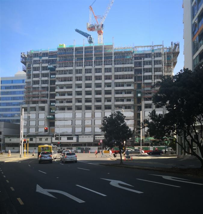 Luxury homes in 全新的市中心地下顶层公寓