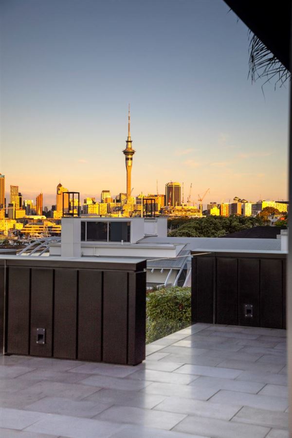 Luxury real estate sumptuous contemporary home