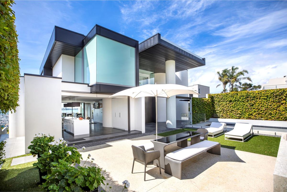 Mansions sumptuous contemporary home