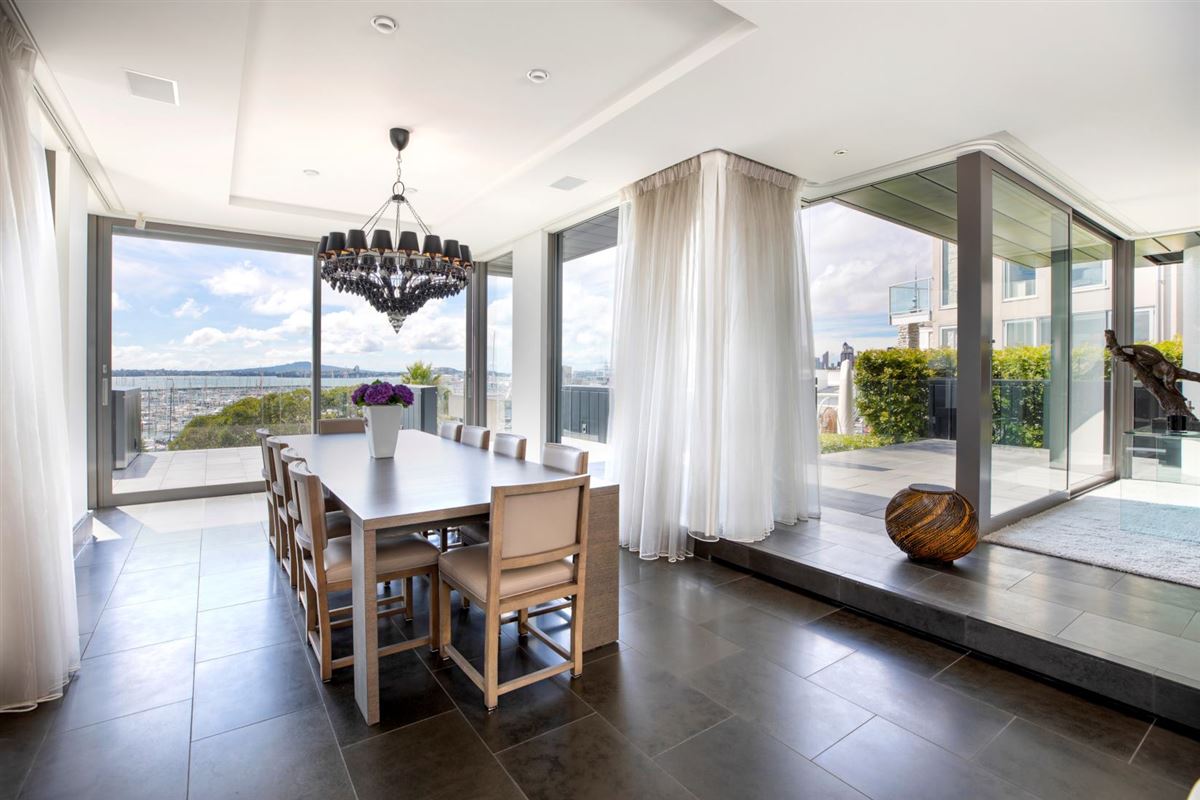 sumptuous contemporary home mansions