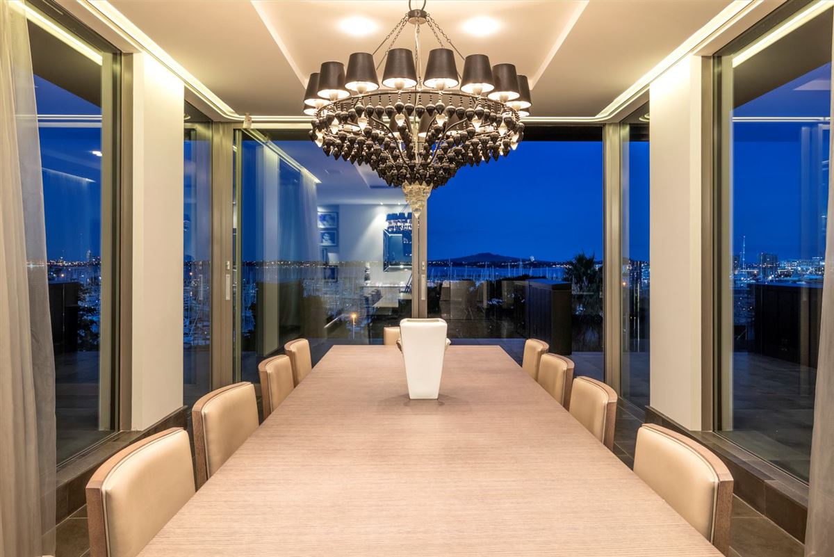 Luxury homes in sumptuous contemporary home