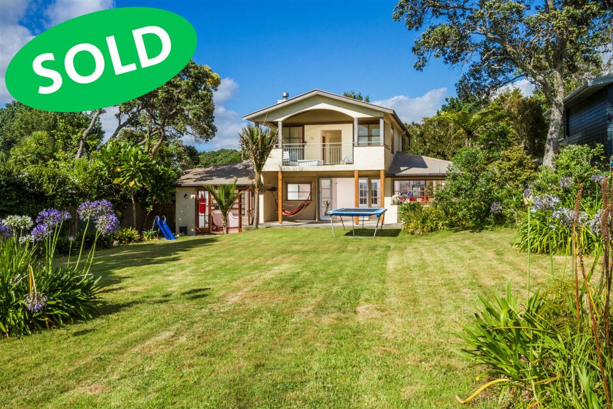 SUPERB WATERFRONT COASTAL PROPERTY | New Zealand Luxury Homes