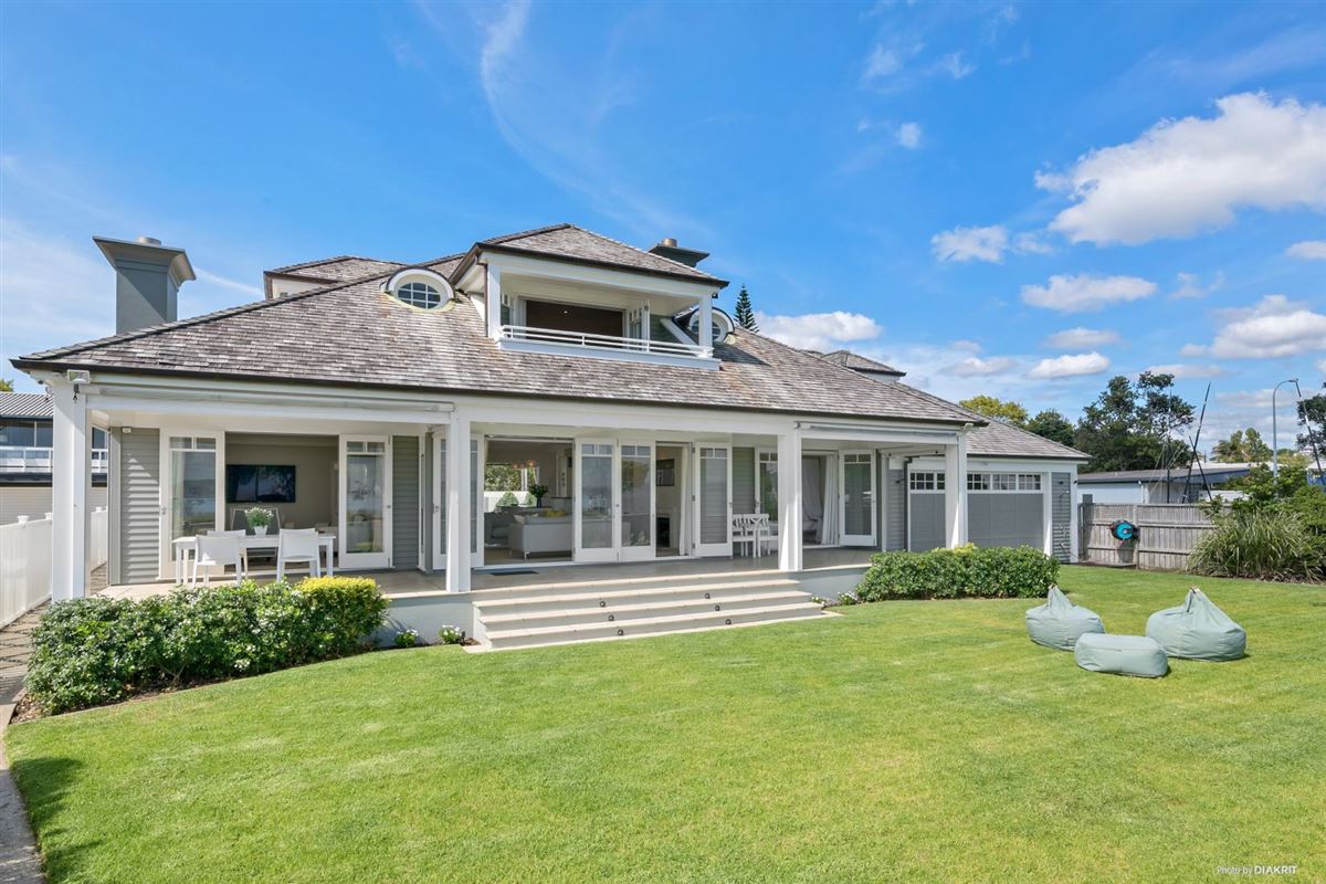 BEAUTIFUL BEACHFRONT PROPERTY New Zealand Luxury Homes Mansions For