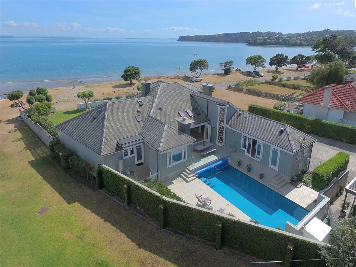 BEAUTIFUL BEACHFRONT PROPERTY New Zealand Luxury Homes Mansions For