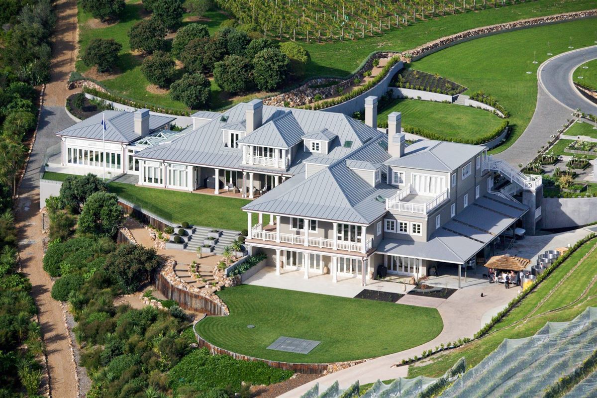 A UNIQUE ESTATE IN THE FRENCH COLONIAL PLANTATION New Zealand Luxury