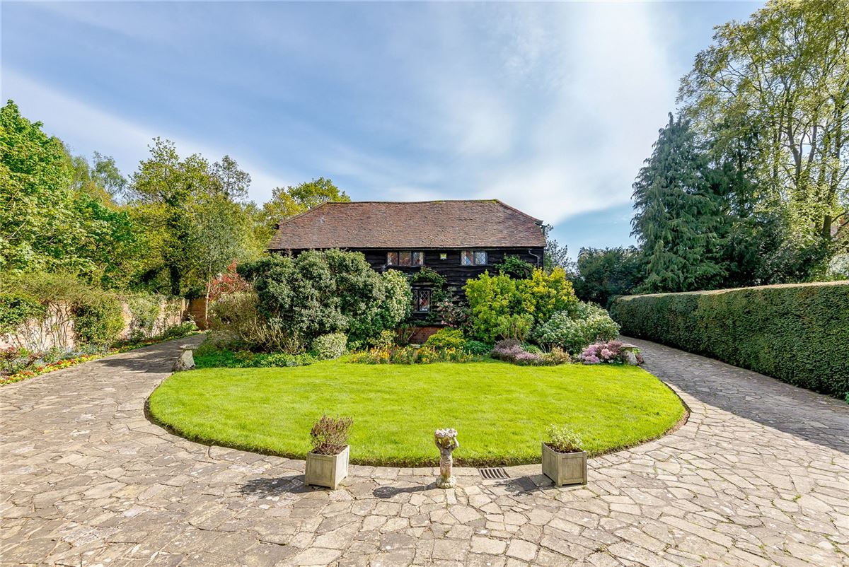 THIS HIDDEN GEM PROVIDES A STUNNING FAMILY HOME United Kingdom Luxury