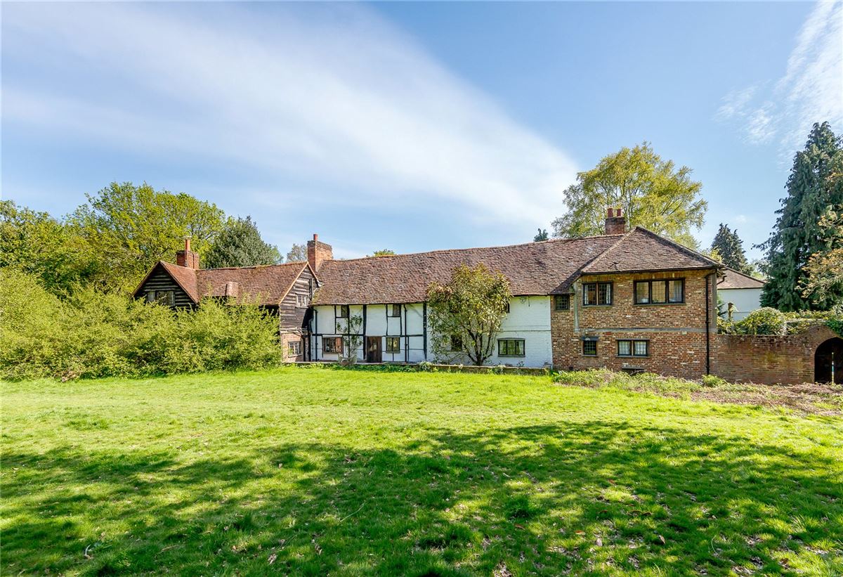 THIS HIDDEN GEM PROVIDES A STUNNING FAMILY HOME United Kingdom Luxury