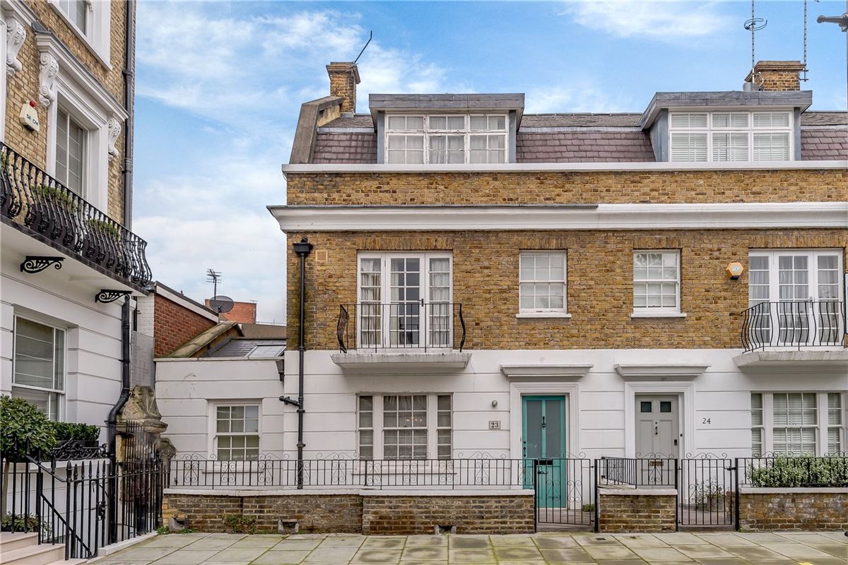 ATTRACTIVE ENDOFTERRACE PROPERTY IN EXCLUSIVE CHELSEA United