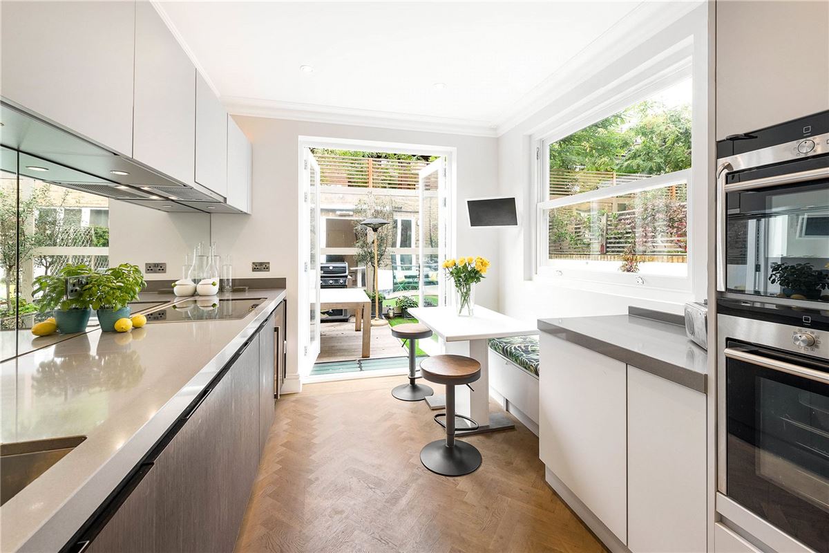 CHELSEA VILLA WITH A CONTEMPORARY FEEL United Kingdom Luxury Homes