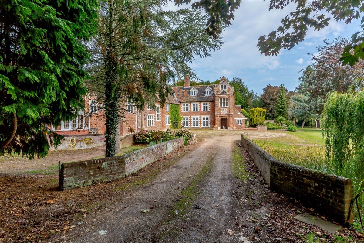  United Kingdom Luxury Homes Mansions For Sale Luxury Portfolio