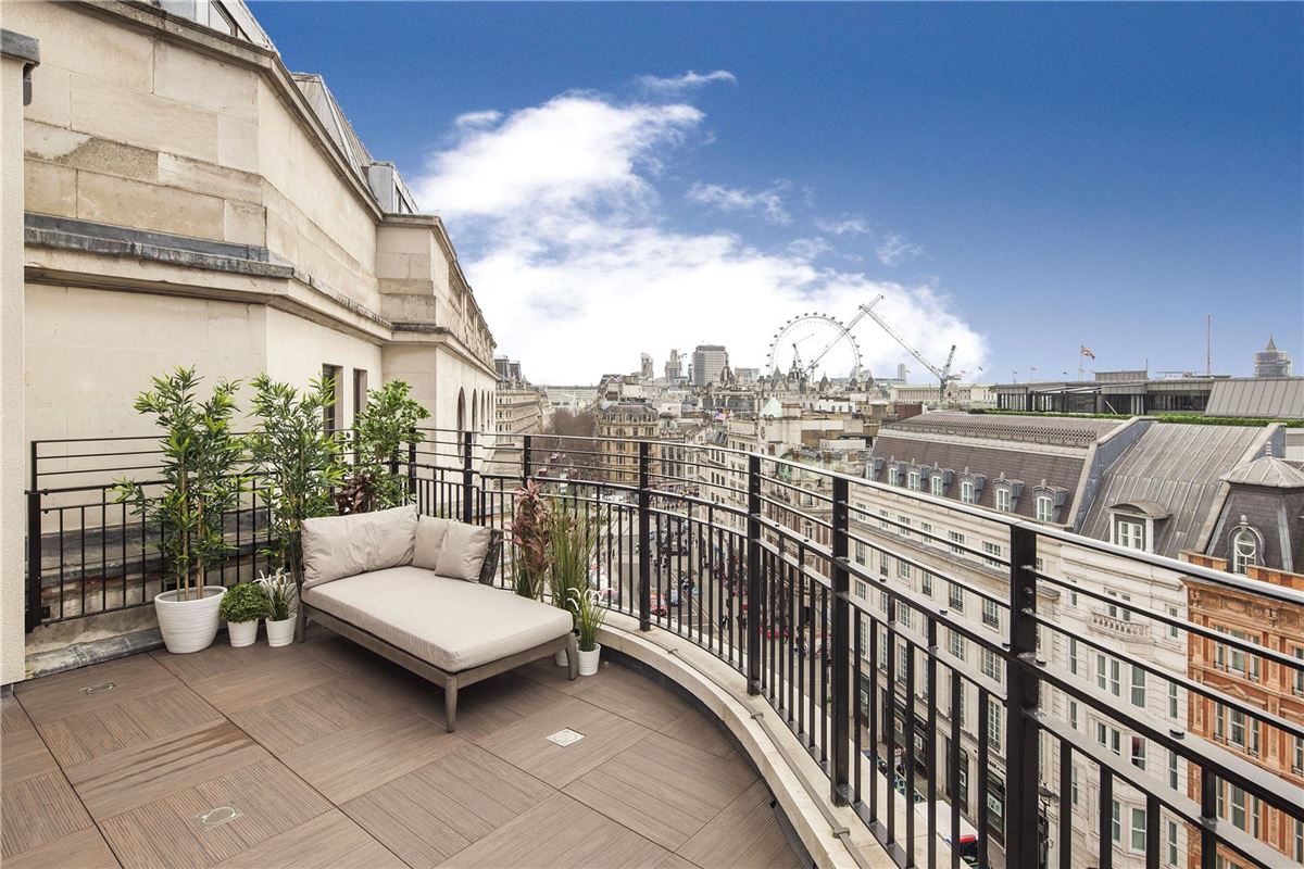 STRIKING ST. JAMES PENTHOUSE United Kingdom Luxury Homes Mansions