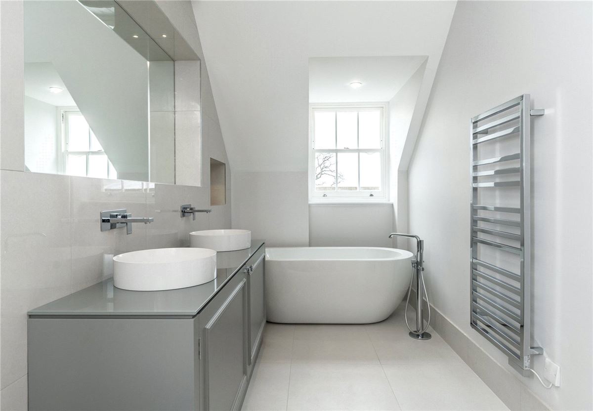 Two Bedroom Contemporary Apartment In Harefield Place