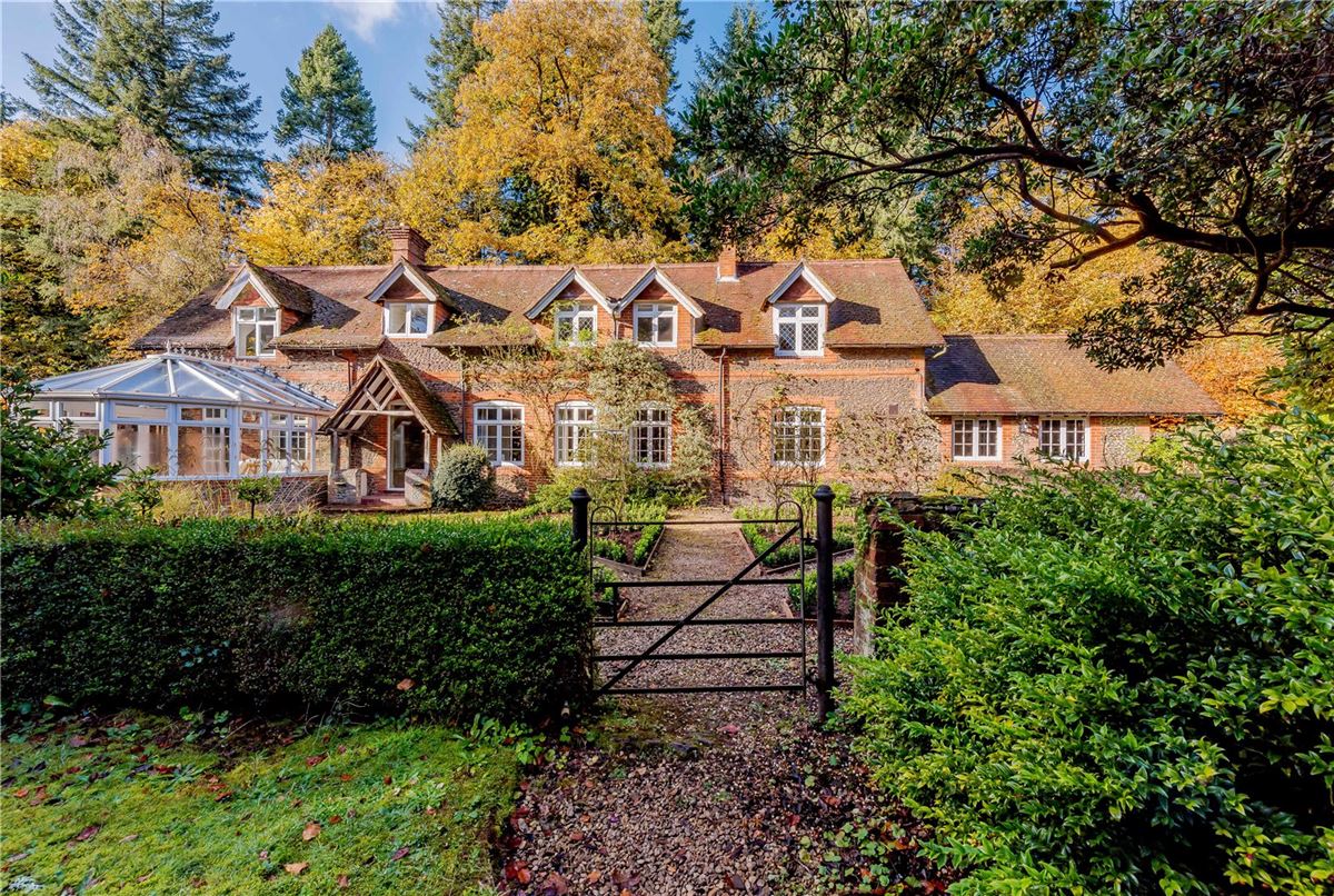 THE BARROWS COTTAGE United Kingdom Luxury Homes Mansions For Sale Luxury Portfolio