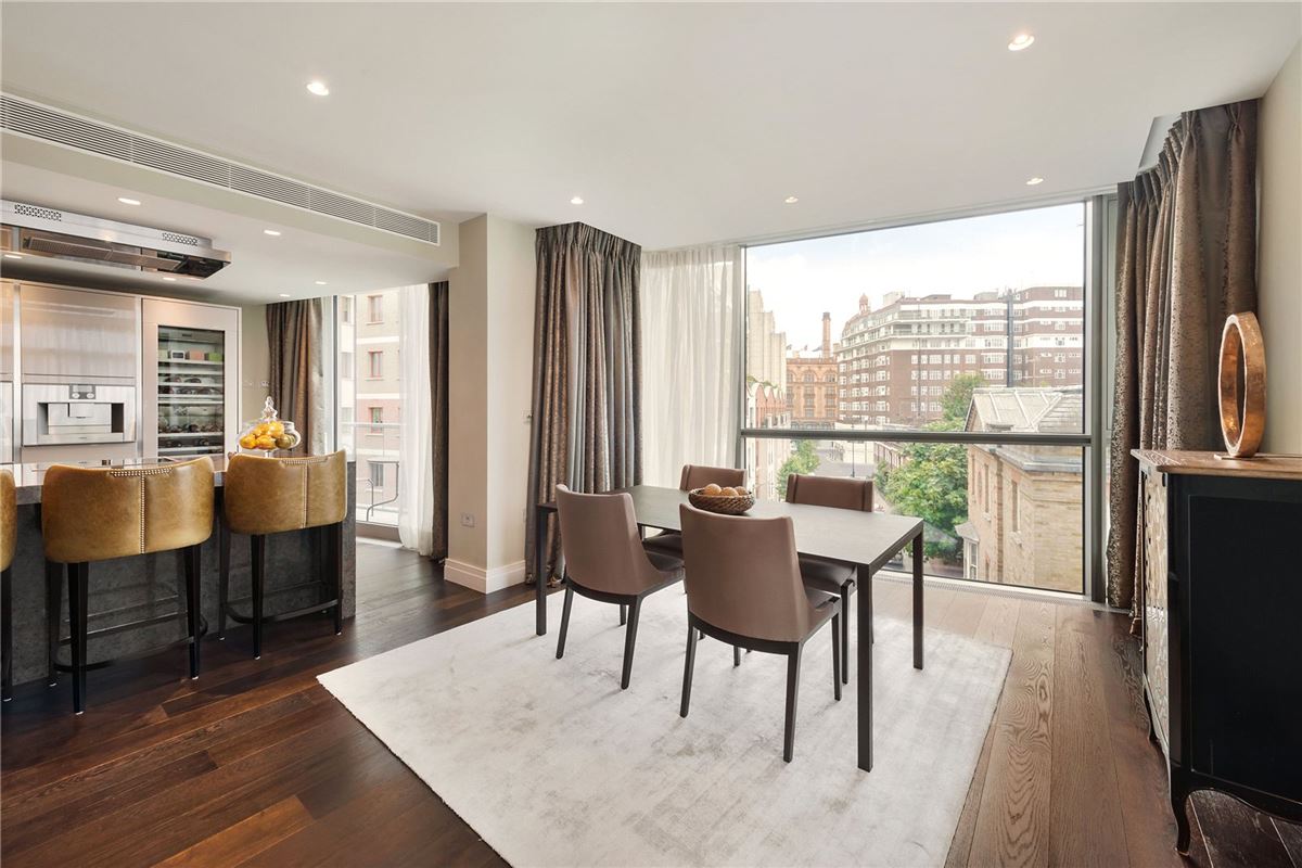 SUPERB APARTMENT IN KNIGHTSBRIDGE BUILDING United Kingdom Luxury