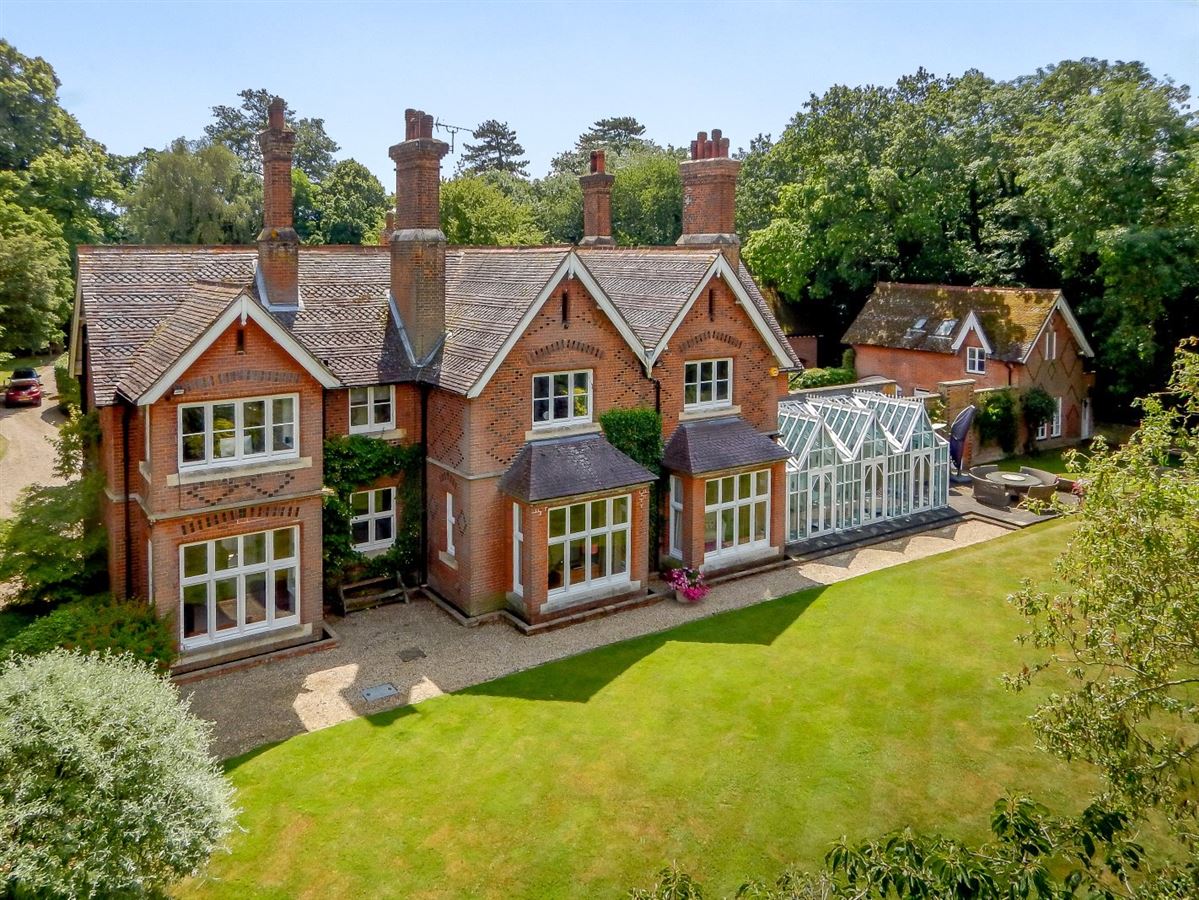 thundridge-house-united-kingdom-luxury-homes-mansions-for-sale