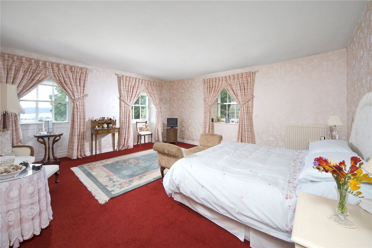 NORTHUMBRIAN COUNTRY HOUSE WITH UNDERSTATED SPLENDOUR United