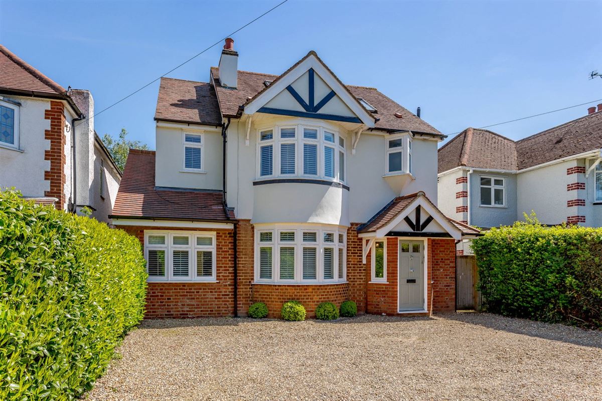 A SPLENDID FAMILY HOME IN A SOUGHTAFTER ST. ALBANS SETTING United Kingdom Luxury Homes