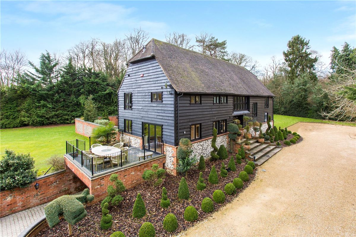 EXCEPTIONAL TRADITIONAL BARN STYLE HOME United Kingdom Luxury Homes   Bowstridge%2BLane%2BChalfont%2BSt%2BGiles%2BUK%2BUnited%2BKingdom%2B577368 022 H 