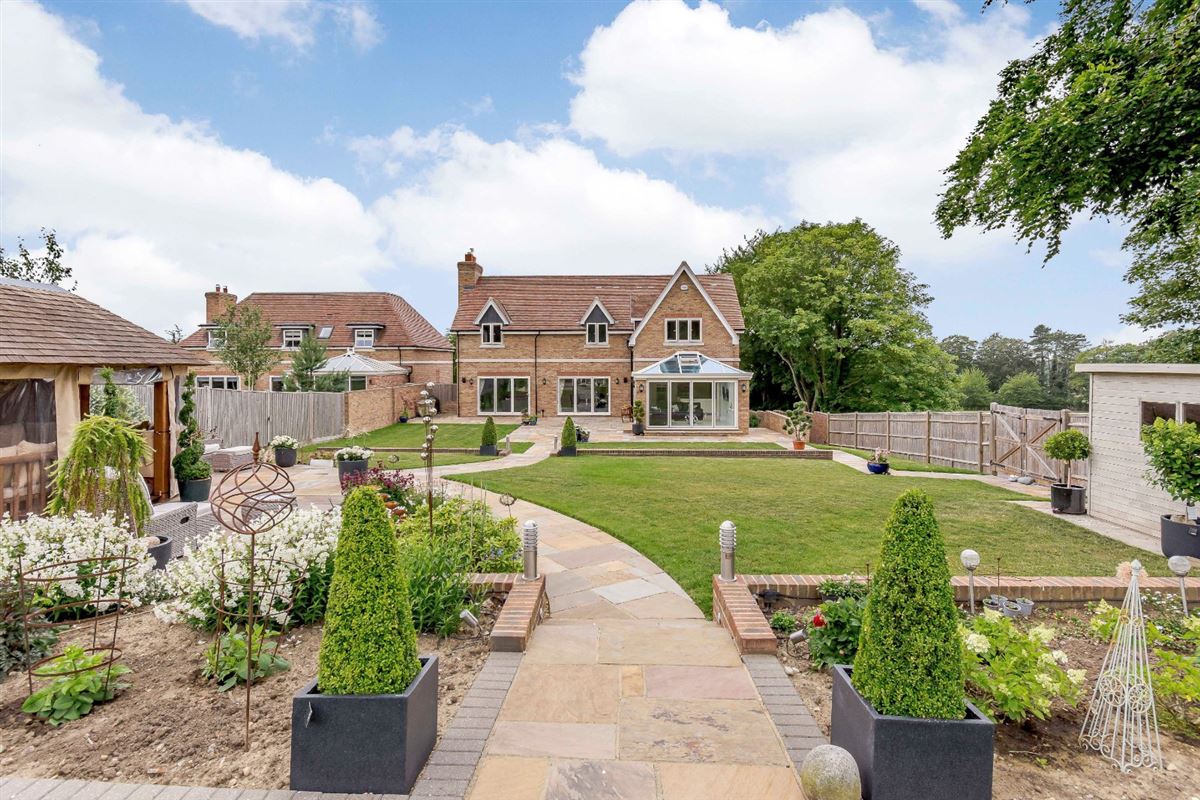 united-kingdom-luxury-homes-mansions-for-sale-luxury-portfolio