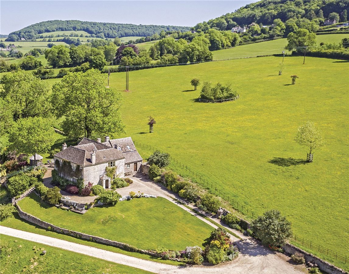 DELL FARM HOUSE REFURBISHED RESIDENCE FULL OF PERIOD CHARM United