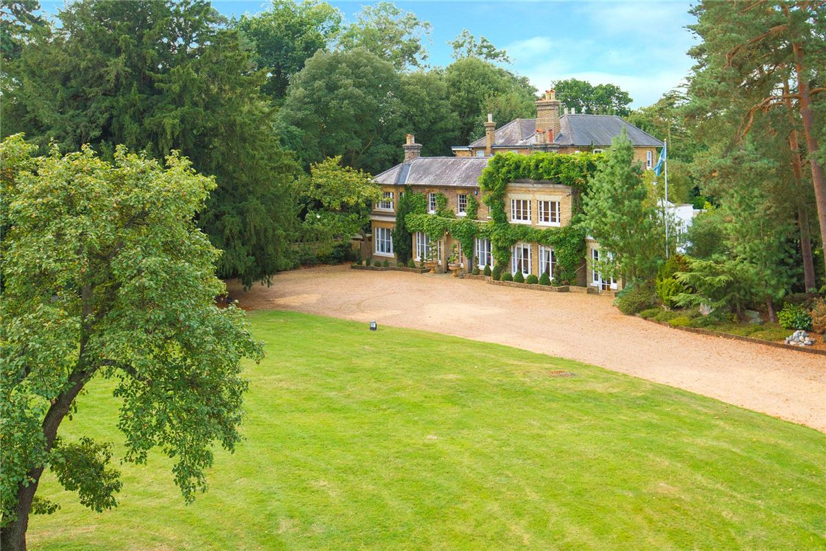 HANDSOME EDWARDIAN HOUSE IN BROXBOURNE United Kingdom Luxury Homes