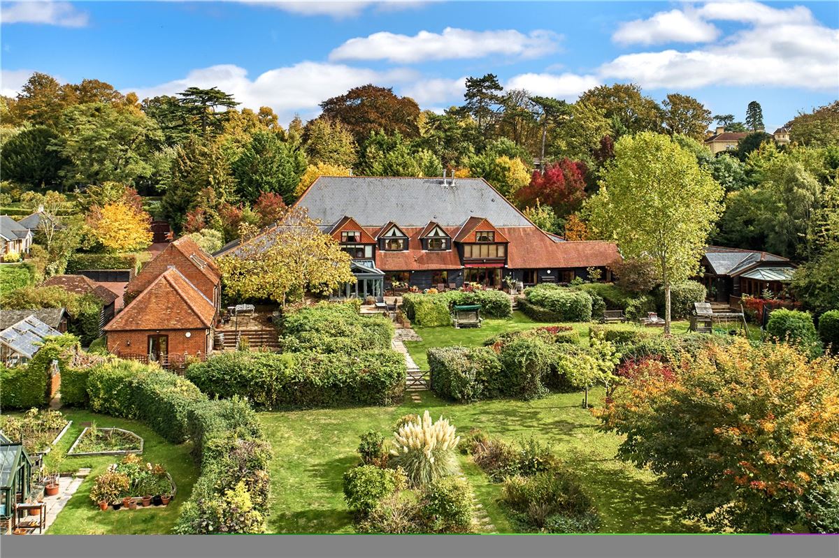 UNIQUE AND SUBSTANTIAL PROPERTY United Kingdom Luxury Homes
