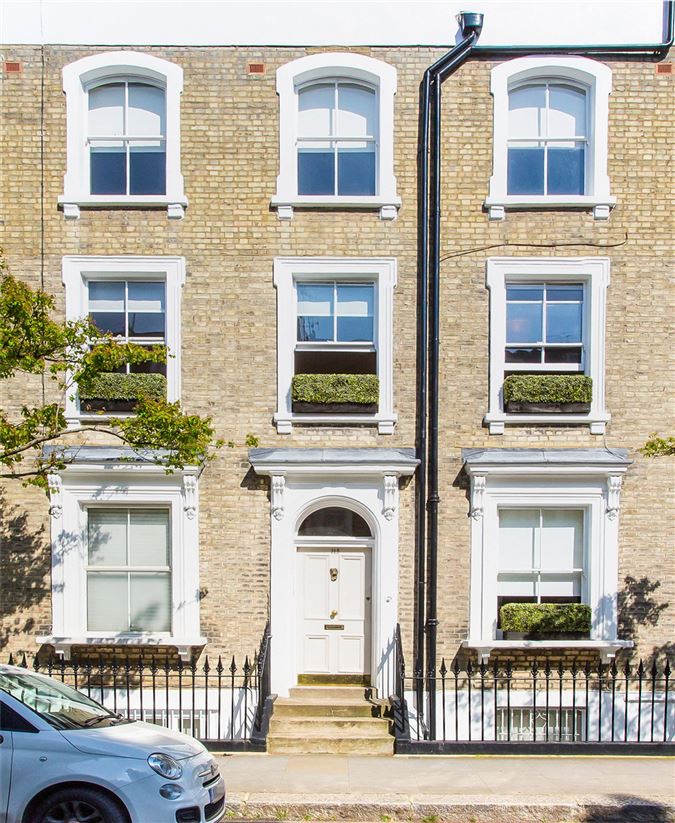 BEAUTIFULLY DESIGNED TURNKEY HOME United Kingdom Luxury Homes