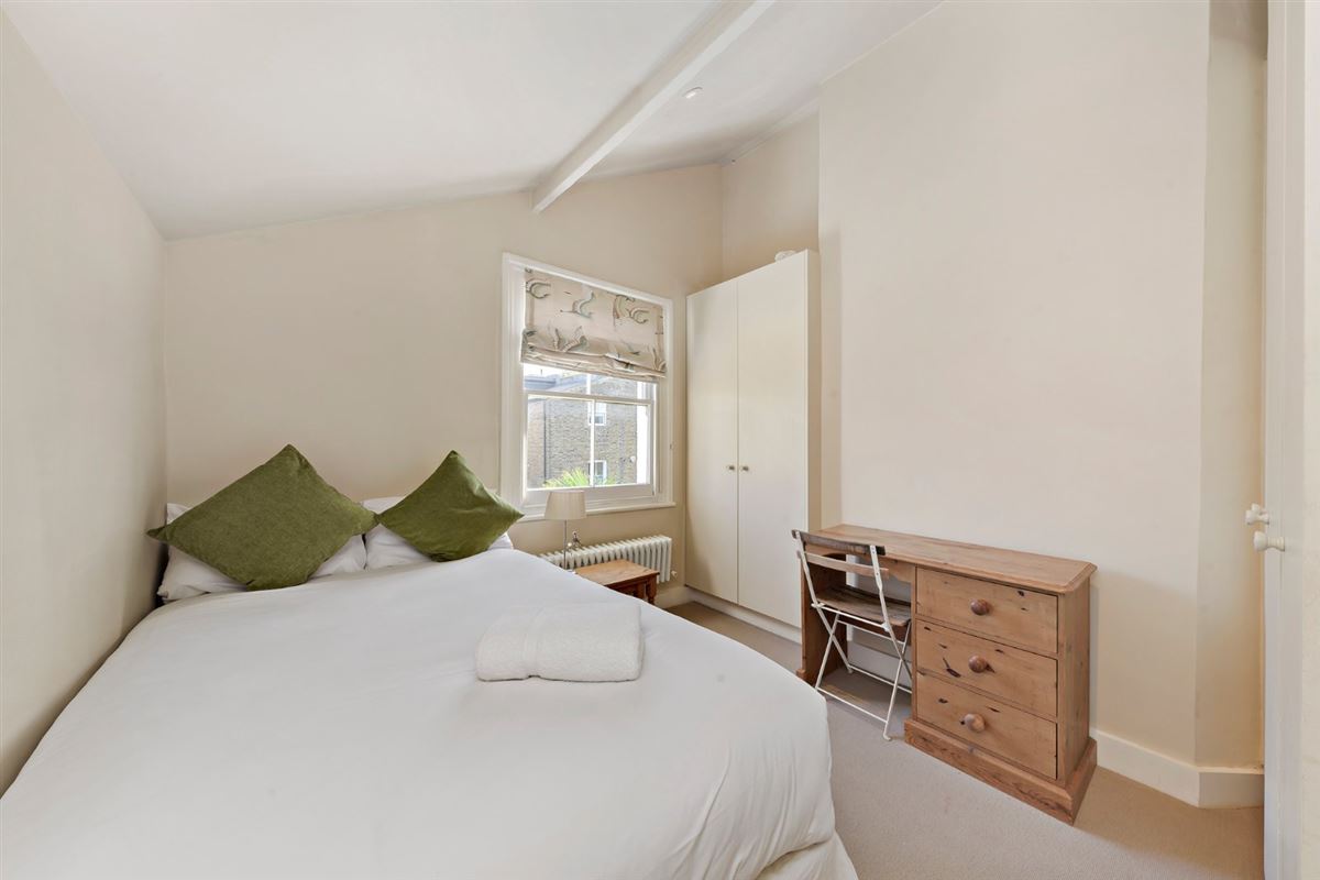 THIS WONDERFUL UPPER BENEFITS FROM EXCELLENT AND A BALCONY United