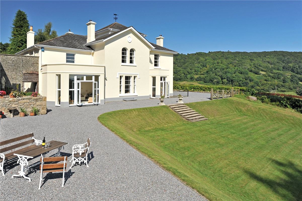 SOUGHT AFTER DARTMOOR VILLAGE HOME | United Kingdom Luxury Homes ...