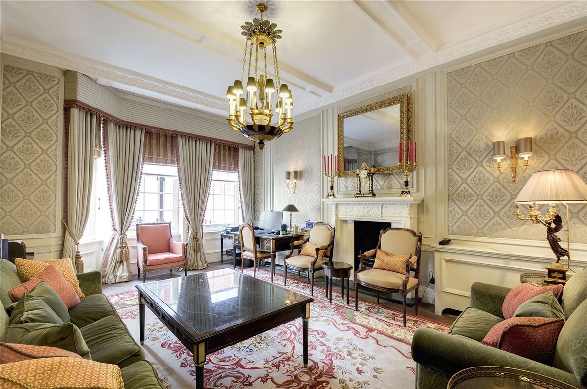A GRAND PERIOD TOWNHOUSE IN BELGRAVIA United Kingdom Luxury Homes