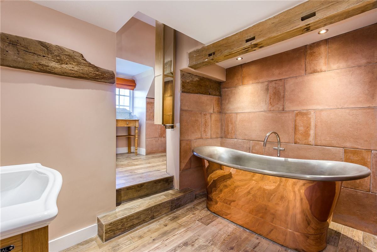 Mansions 占地17英亩的迷人古厝