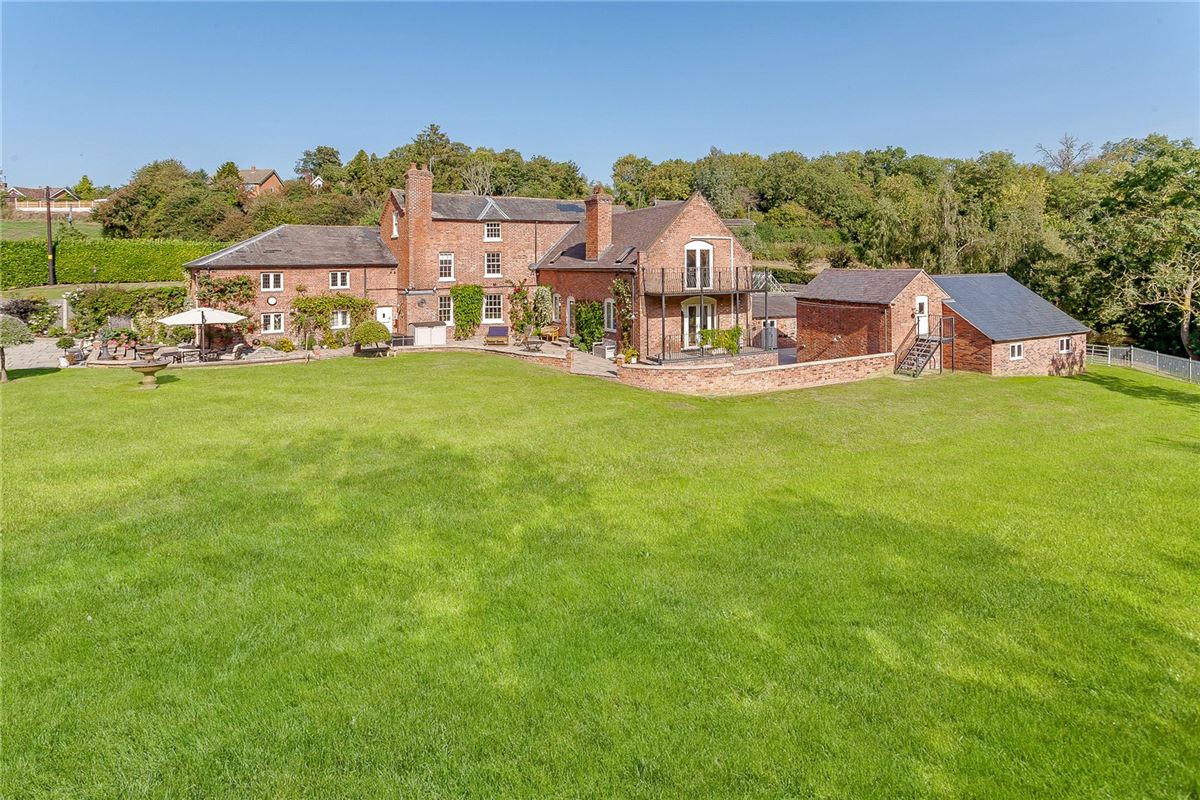 A SUPERB COUNTRY HOUSE OF ARCHITECTURAL IMPORTANCE United Kingdom Luxury Homes Mansions For