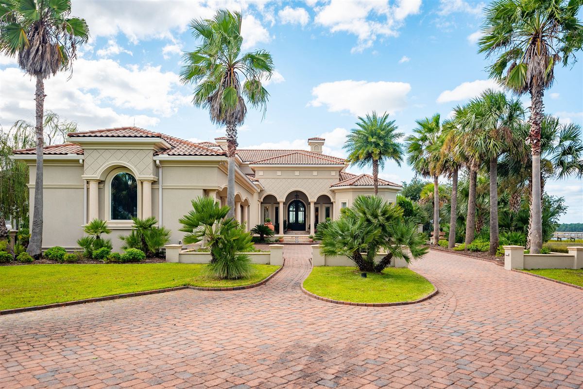 PRIVATE ISLAND WATERFRONT LIVING South Carolina Luxury Homes