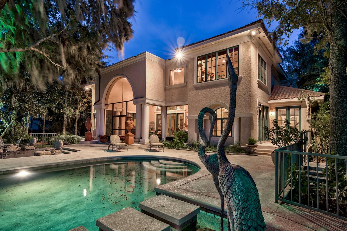 Luxury Waterfront Home In Burnt Pine Florida Luxury Homes Mansions For Sale Luxury Portfolio