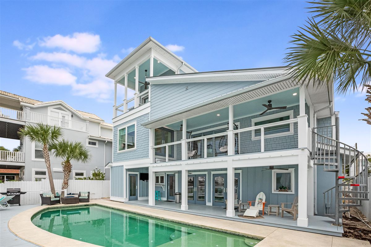 SIX BEDROOM LUXURY HOME ON IDYLLIC WATERFRONT Florida Luxury Homes