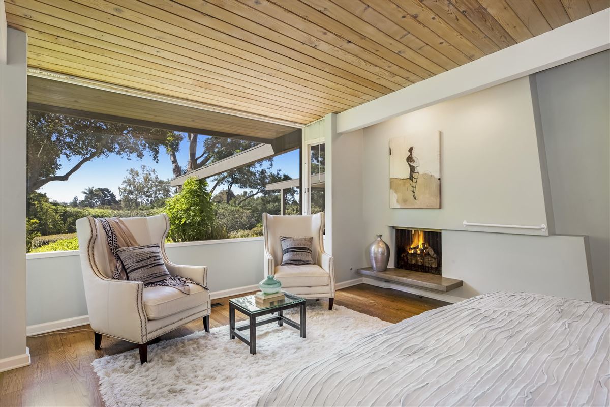 Mid Century Designed Time Capsule California Luxury Homes