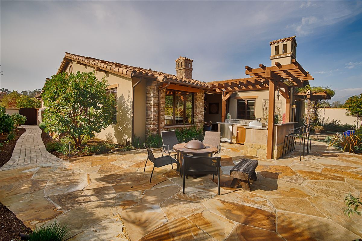 BEACHSIDE LIVING IN GORGEOUS TUSCAN STYLE HOME California Luxury   BAC4EE01 7991 4312 AAB8 EA708A53906E%2BEA708A53906E 061 H 