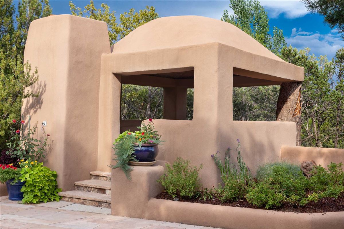 ASTOUNDINGLY BEAUTIFUL GATED SANTA FE ESTATE New Mexico Luxury Homes