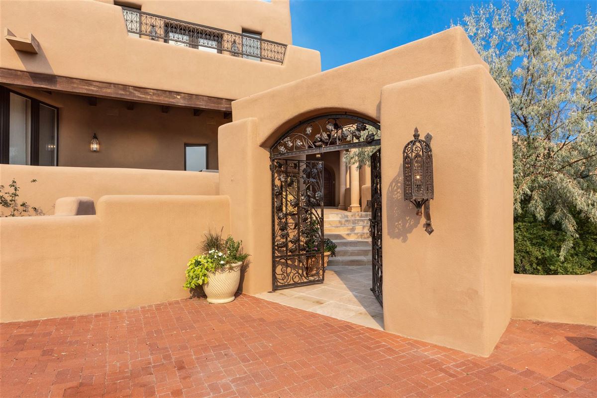 ASTOUNDINGLY BEAUTIFUL GATED SANTA FE ESTATE New Mexico Luxury Homes