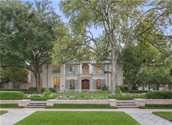 A MAGNIFICENT TWO-STORY HOME | Texas Luxury Homes | Mansions For Sale ...