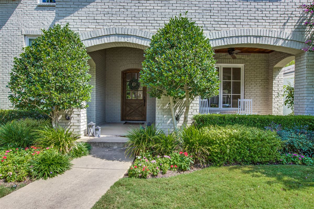 This Briarwood Home Features An Open Floor Plan Texas Luxury