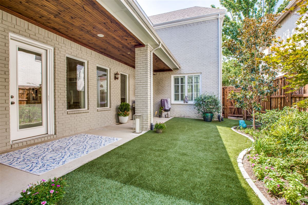 This Briarwood Home Features An Open Floor Plan Texas Luxury