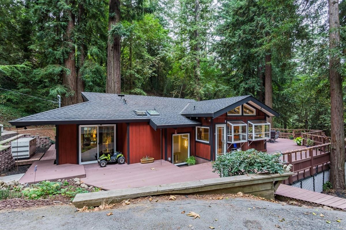 RETREAT IN DESIRABLE REDWOOD ESTATES California Luxury Homes