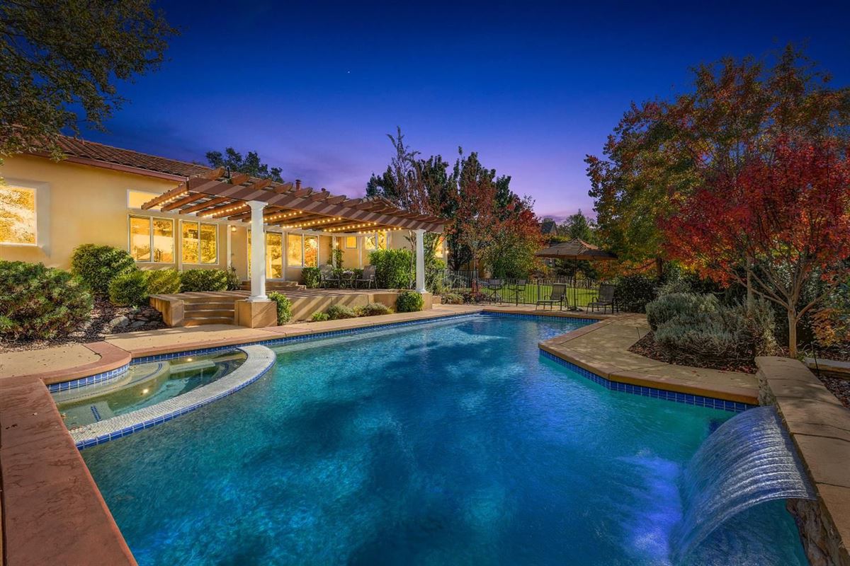 A GORGEOUS CUSTOM SINGLE-STORY IN EL DORADO HILLS ...