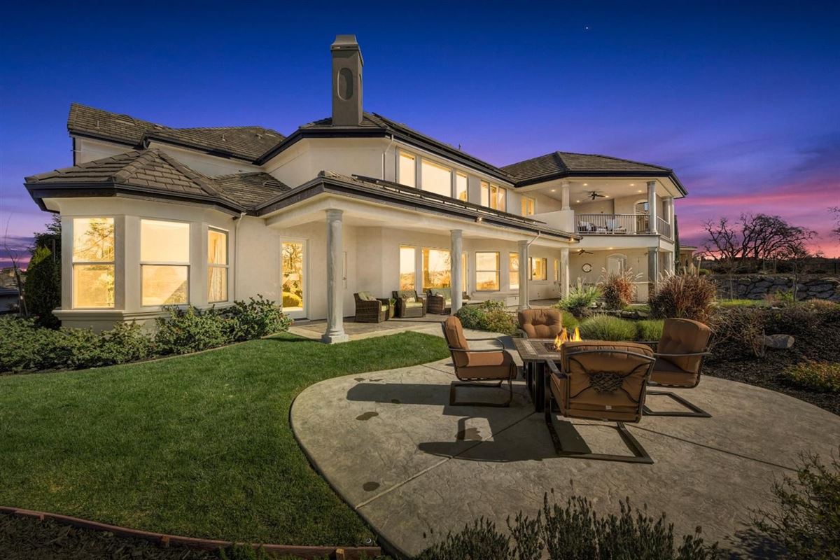 REMARKABLE HOME IN WHITNEY OAKS California Luxury Homes Mansions