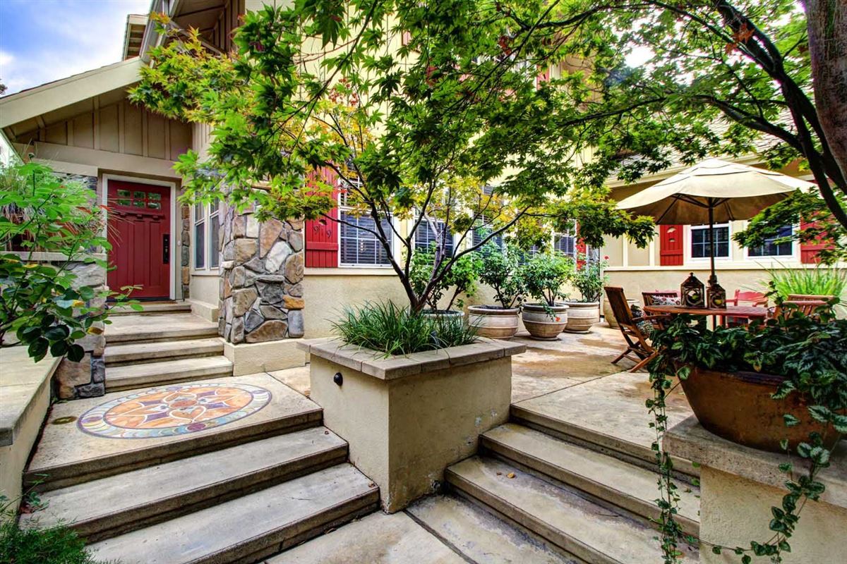 sacramento homes for sale with guest house