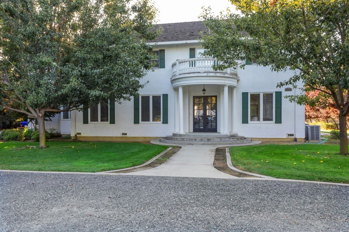 CLASSIC WALNUT GROVE ESTATE California Luxury Homes Mansions For