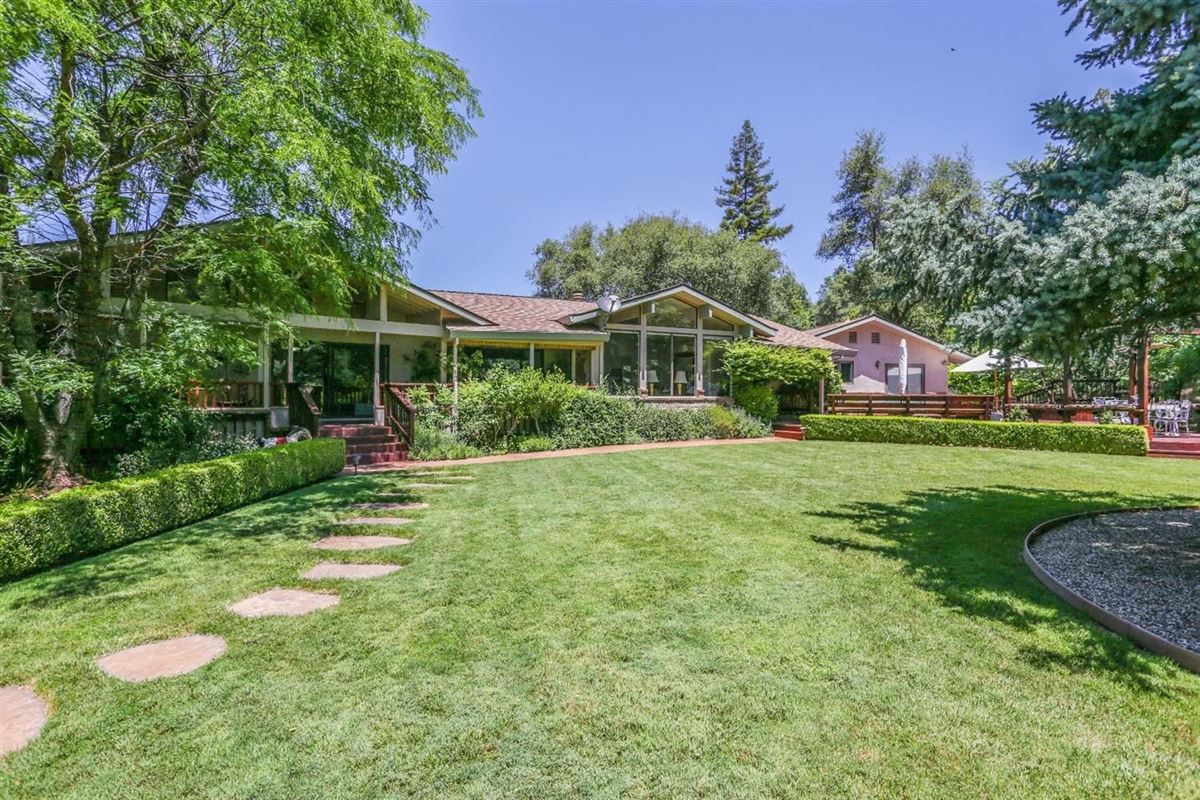 A BEAUTIFUL SINGLE-STORY HOME ON 17 ACRES | California Luxury Homes ...