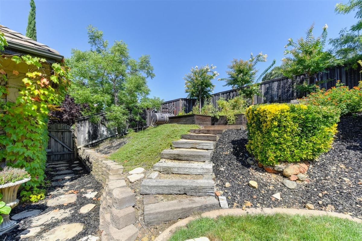 BEAUTIFULLY APPOINTED CUSTOM HOME IN PRESTIGIOUS FOLSOM California